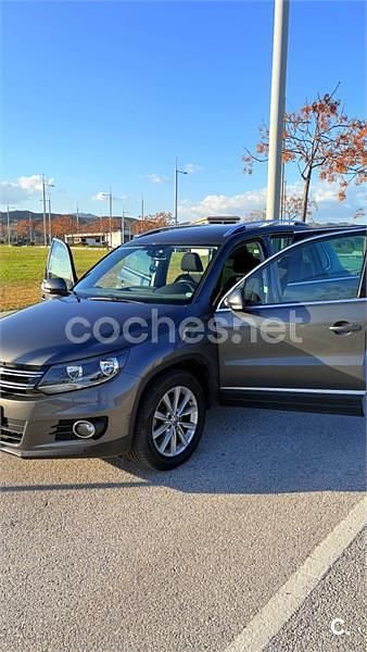 Usado VW Tiguan Sport 140 CV (102 kW) 2013 Gris / plata SUV