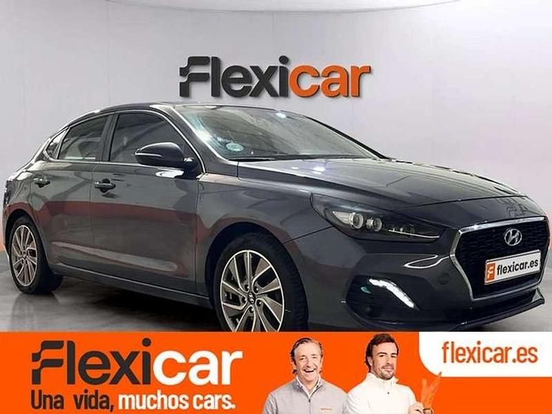 Usado Hyundai i30 120 CV (88 kW) 2018 Gris Berlina
