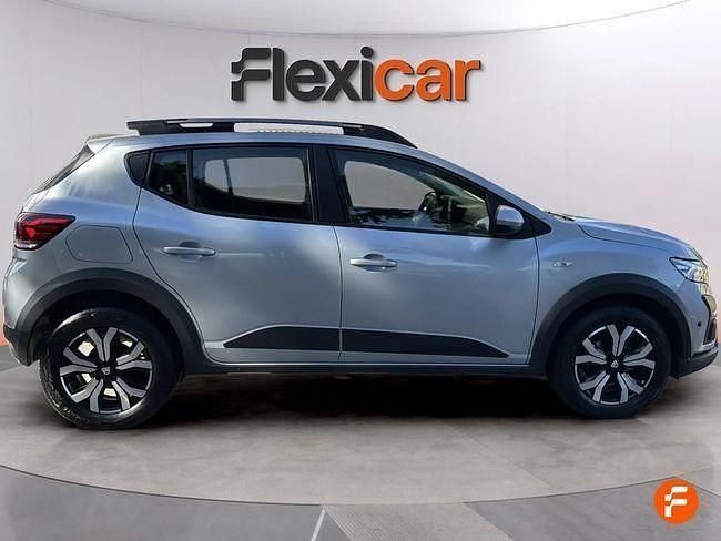 Usado Dacia Sandero Comfort 91 CV (66 kW) 2022 Gris / plata Utilitario