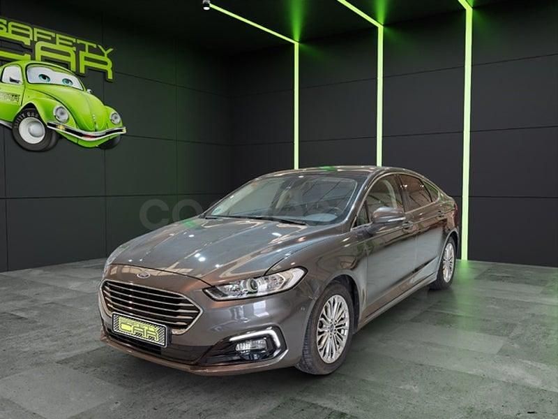 Usado Ford Mondeo Titanium 150 CV (110 kW) 2021 Gris / plata Berlina