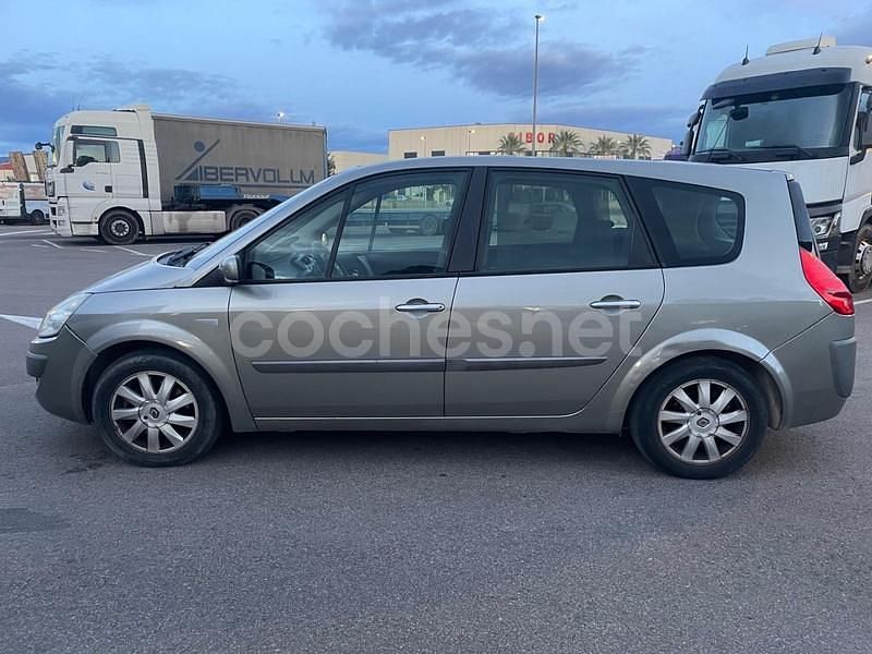 Usado Renault Grand Scénic II Expression 105 CV (77 kW) 2007 Beige Monovolumen