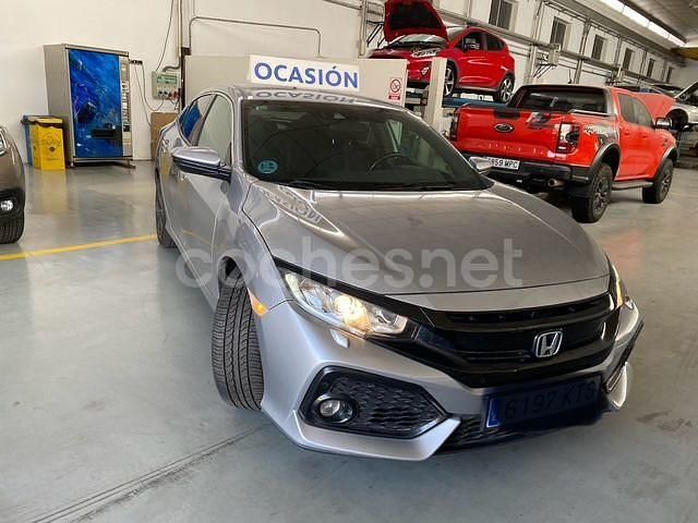 Usado Honda Civic Comfort 129 CV (94 kW) 2019 Gris / plata Berlina