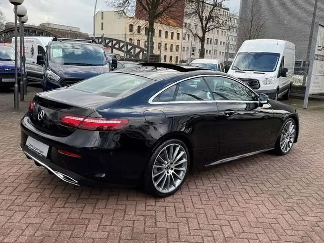 Usado Mercedes E300 AMG 275 CV (202 kW) 2021 Negro Coupe