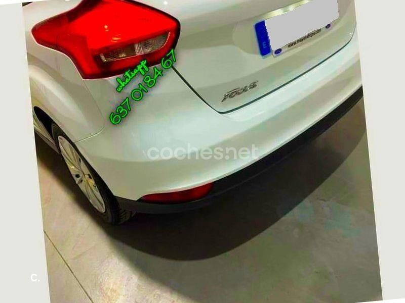 Usado Ford Focus Trend 95 CV (69 kW) 2015 Blanco Berlina