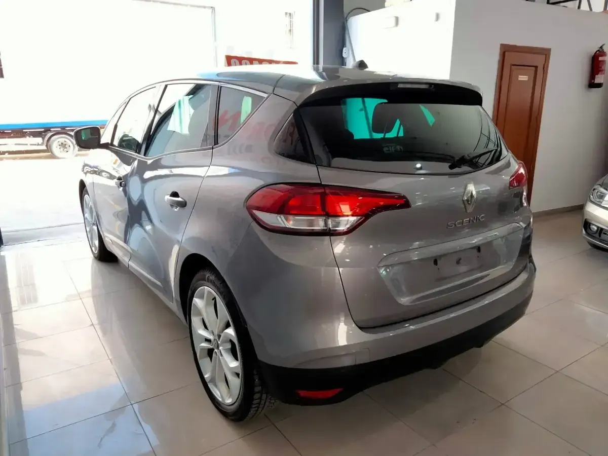 Usado Renault Scénic LIMITED 120 CV (88 kW) 2019 Gris Monovolumen