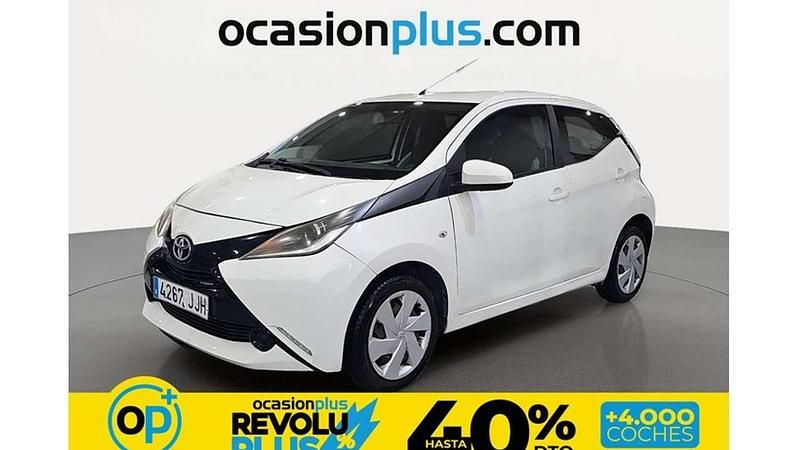 Usado Toyota Aygo City 68 CV (50 kW) 2015 Blanco Utilitario