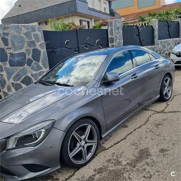 Usado Mercedes CLA220 170 CV (125 kW) 2014 Gris / plata Berlina