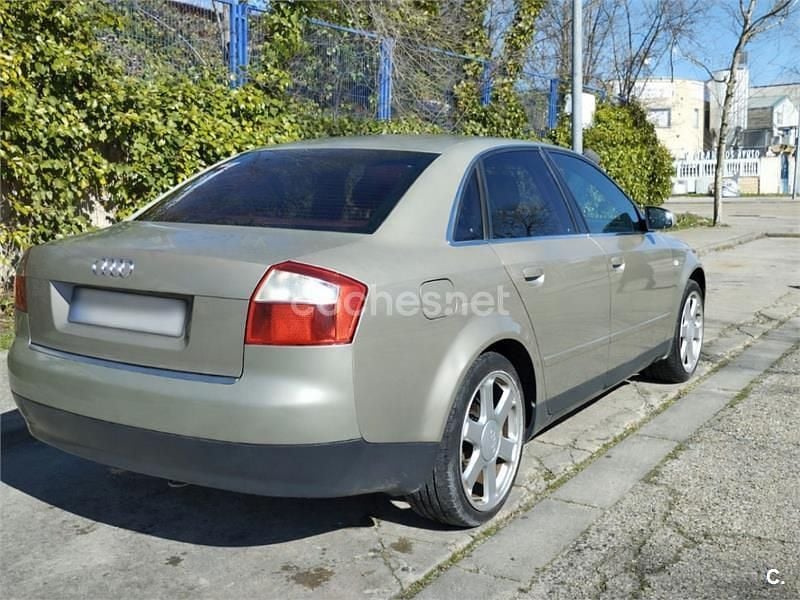 Usado Audi A4 130 CV (95 kW) 2002 Beige Berlina