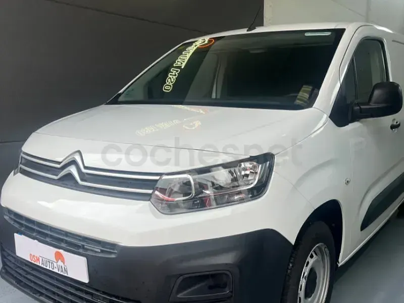 Usado Citroën Berlingo Live 102 CV (75 kW) 2020 Blanco Monovolumen
