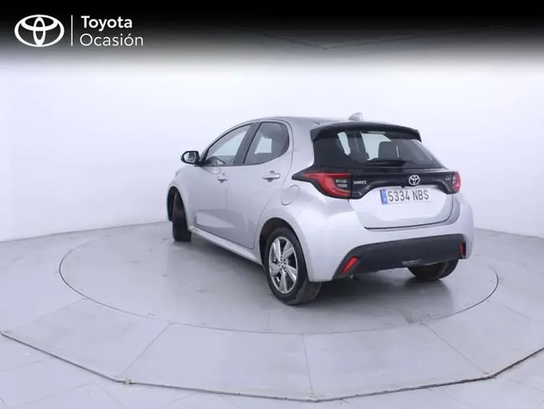 Usado Toyota Yaris Active 116 CV (85 kW) 2025 Gris Utilitario