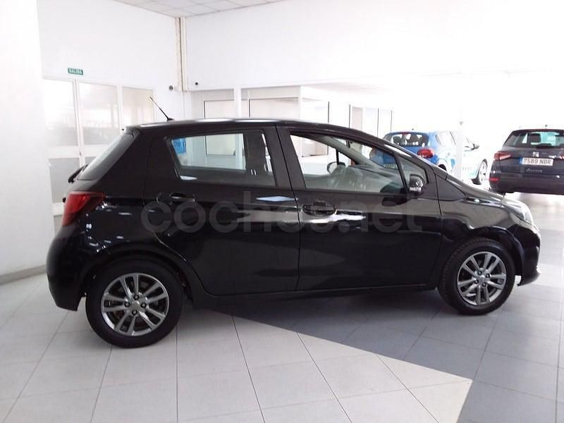 Usado Toyota Yaris Active 69 CV (50 kW) 2017 Negro Berlina