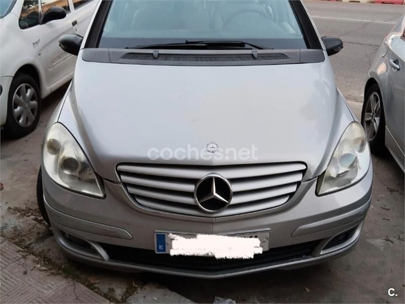 Usado Mercedes B150 95 CV (69 kW) 2006 Gris / plata Monovolumen
