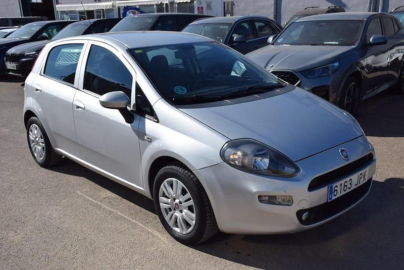 Usado Fiat Punto Pop 69 CV (50 kW) 2016 Gris Utilitario