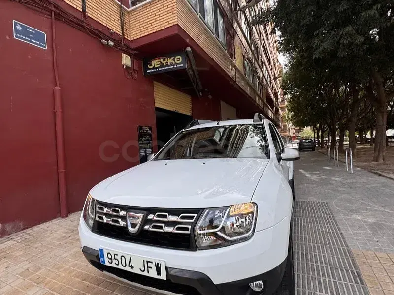 Usado Dacia Duster Lauréate 125 CV (91 kW) 2015 Blanco SUV