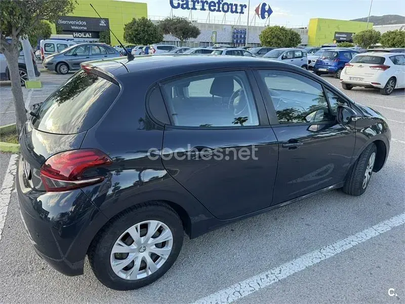 Usado Peugeot 208 Access 68 CV (50 kW) 2018 Negro Utilitario