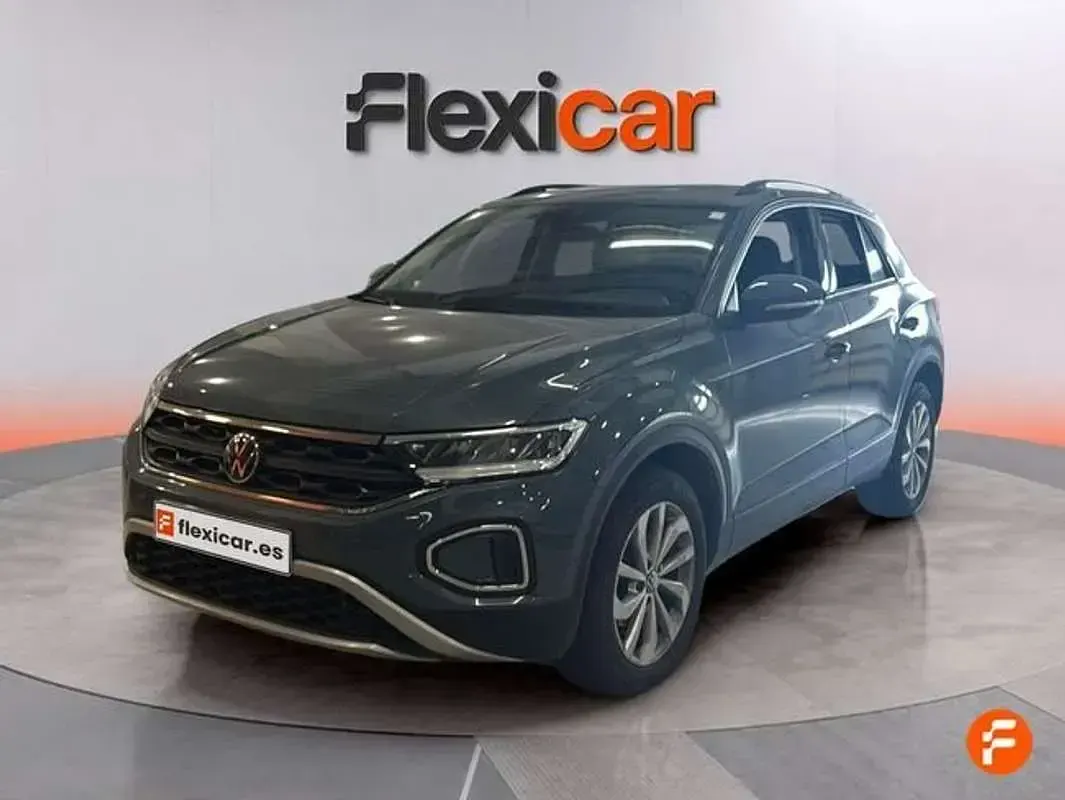 Usado VW T-Roc Life 150 CV (110 kW) 2023 Gris SUV