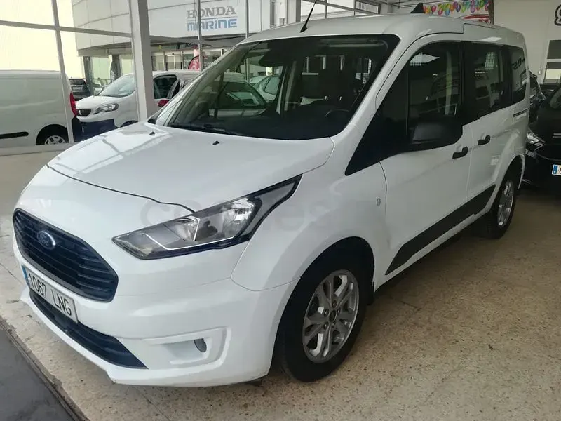 Usado Ford Tourneo Trend 120 CV (88 kW) 2021 Blanco Monovolumen
