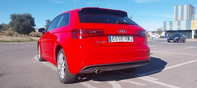 Usado Audi A3 110 CV (80 kW) 2014 Rojo