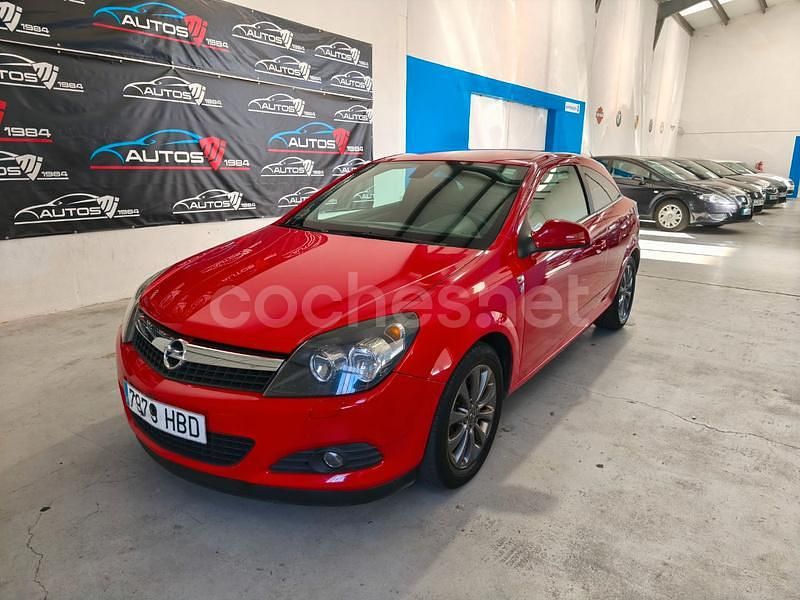 Rojo Usado 2010 Opel Astra GTC Berlina | 4990 € (Precio justo) - Imagen 1/4