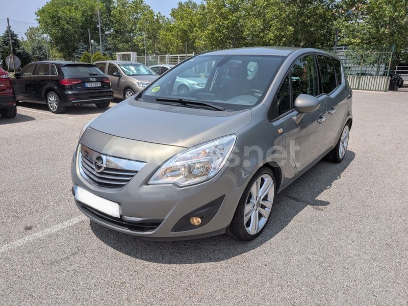 Gris / plata Usado 2011 Opel Meriva Excellence Monovolumen | 3499 € (Precio justo) - Imagen 1/4