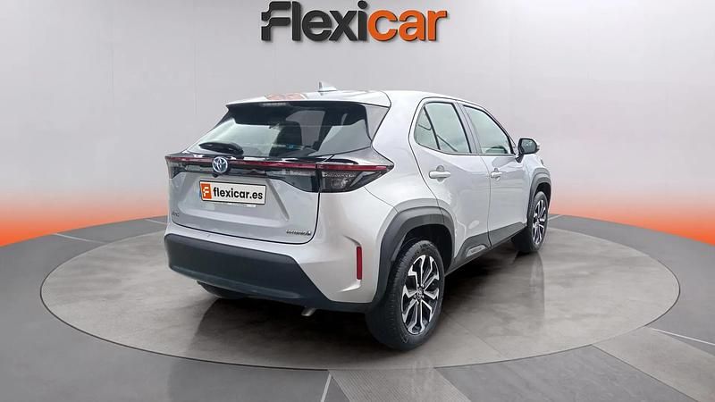 Usado Toyota Yaris Hybrid Active 116 CV (85 kW) 2022 Gris
