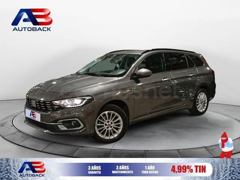 Usado Fiat Tipo 95 CV (69 kW) 2022 Gris / plata Familiar