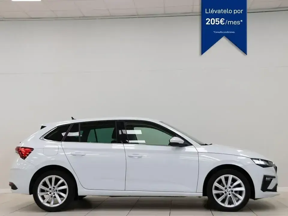 Usado Skoda Scala Selection 115 CV (84 kW) 2024 Blanco Utilitario