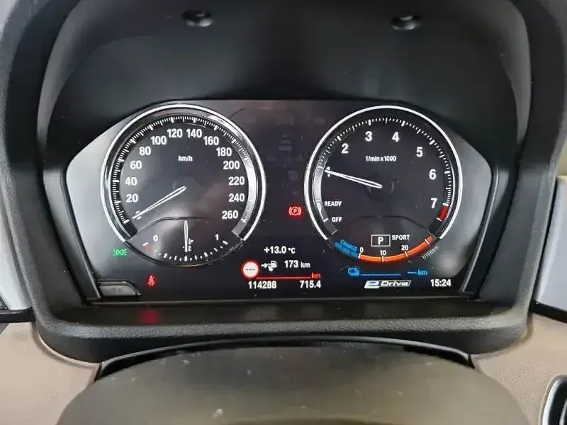 Usado BMW X1 220 CV (161 kW) 2021 Gris / plata SUV