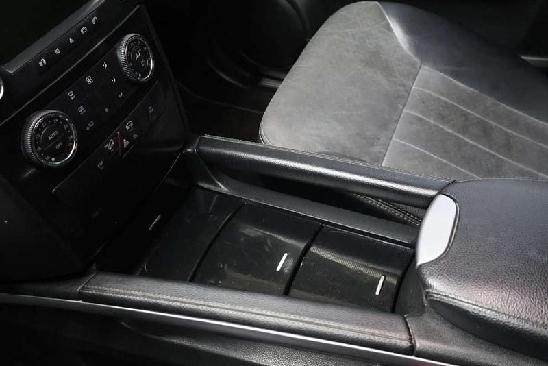 Usado Mercedes ML320 224 CV (164 kW) 2009 Plateado SUV