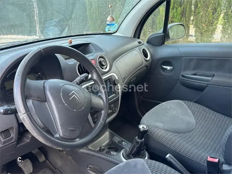 Usado Citroën C3 61 CV (44 kW) 2007 Gris / plata Berlina