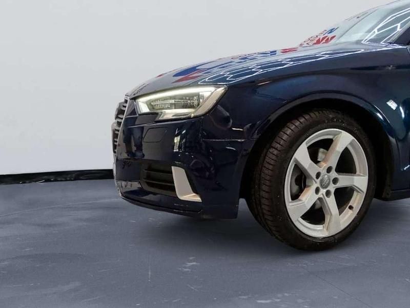 Usado Audi A3 Design 116 CV (85 kW) 2019 Azul Berlina
