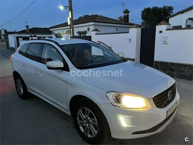 Usado Volvo XC60 Kinetic 150 CV (110 kW) 2017 Blanco SUV