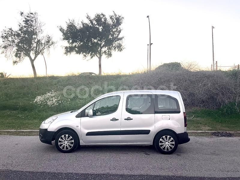 Usado Peugeot Partner Tepee Active 100 CV (73 kW) 2016 Gris / plata Monovolumen