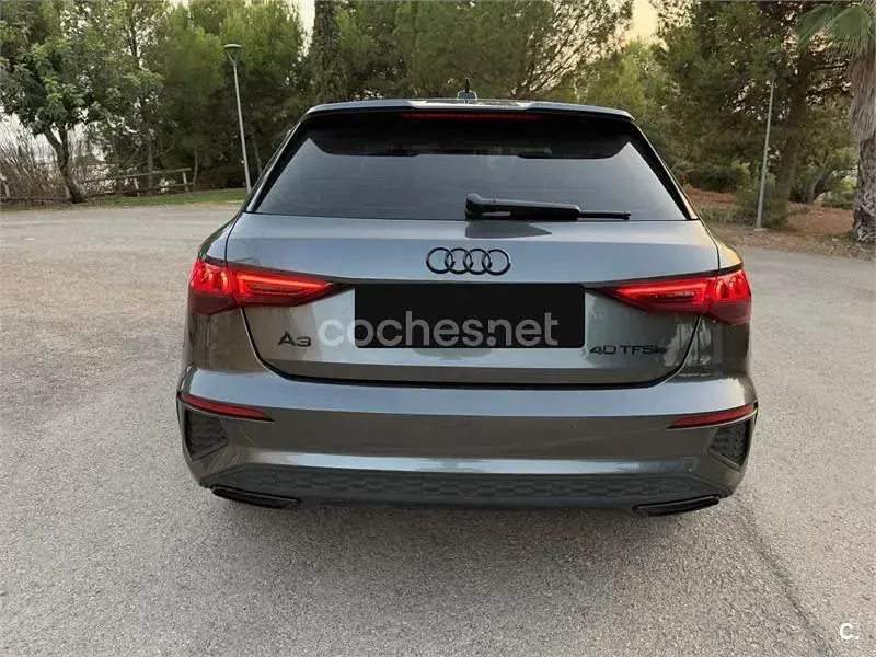Usado Audi A3 S-Line 204 CV (150 kW) 2024 Gris / plata Berlina