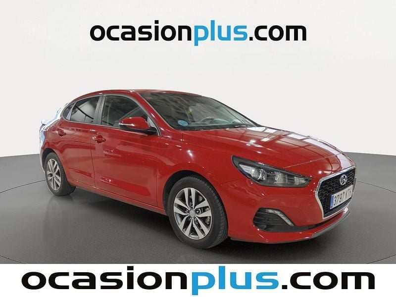 Usado Hyundai i30 120 CV (88 kW) 2019 Rojo Berlina