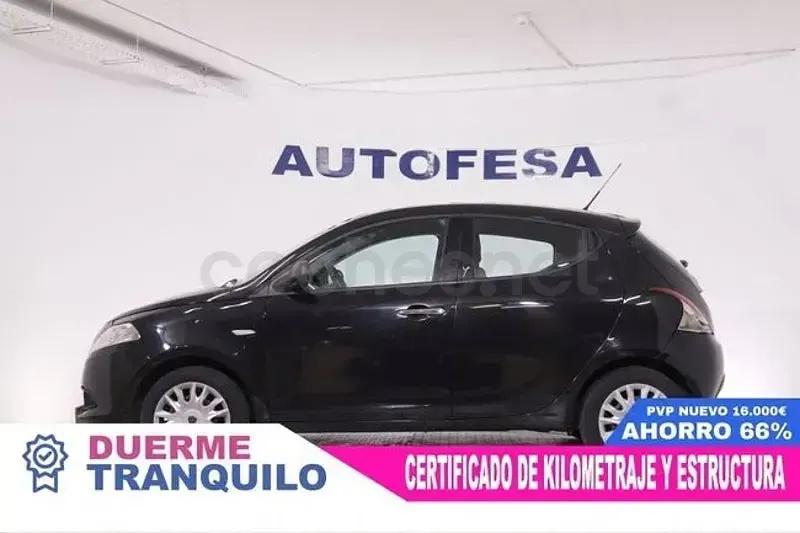 Usado Lancia Ypsilon Silver 69 CV (50 kW) 2016 Negro Utilitario
