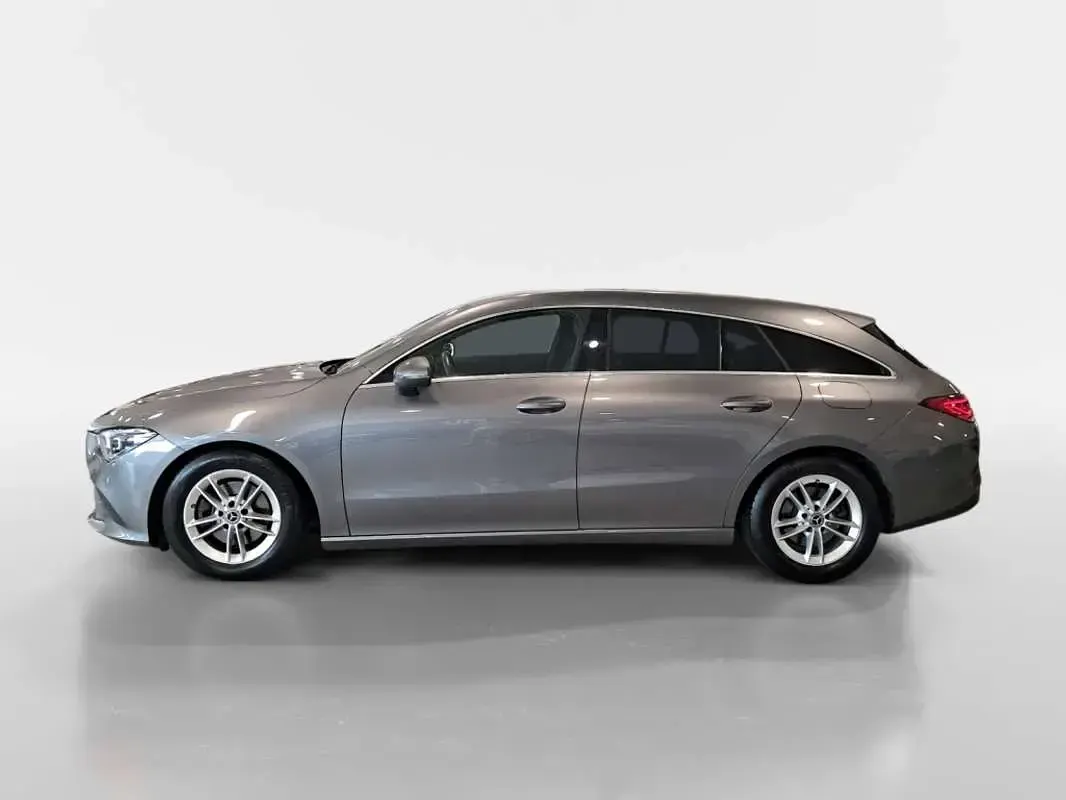 Usado Mercedes CLA200 Shooting Brake 136 CV (100 kW) 2018 Familiar