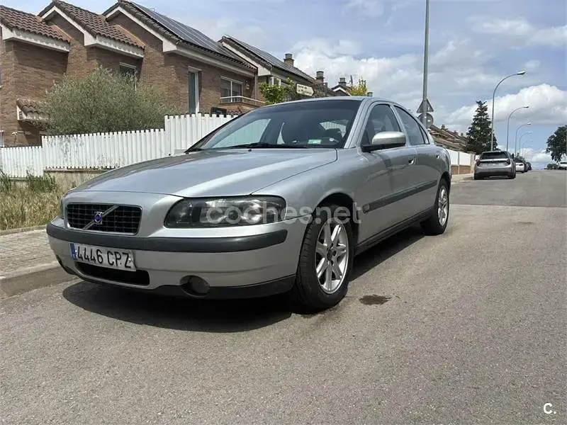 Usado Volvo S60 170 CV (125 kW) 2003 Gris / plata Berlina