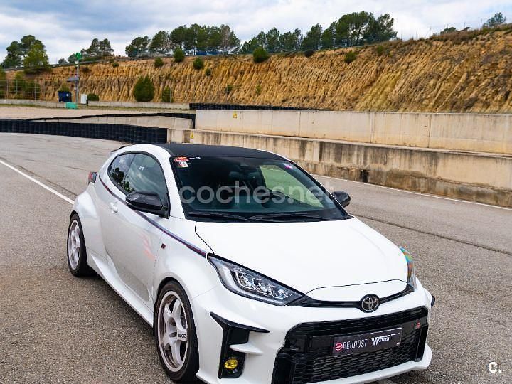 Usado Toyota Yaris 261 CV (191 kW) 2021 Blanco Berlina