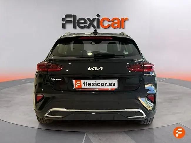Usado Kia XCeed 100 HP (73 kW) 2024 Preto SUV