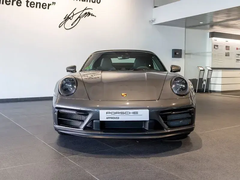 Käytetty Porsche 911 Carrera 4 Cabriolet 541 HP (397 kW) 2024 Harmaa Avoauto