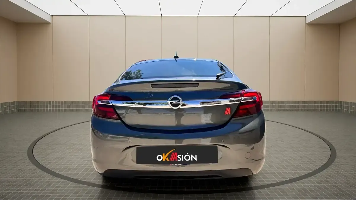 Usado Opel Insignia Selective 136 CV (100 kW) 2016 Gris / plata Berlina