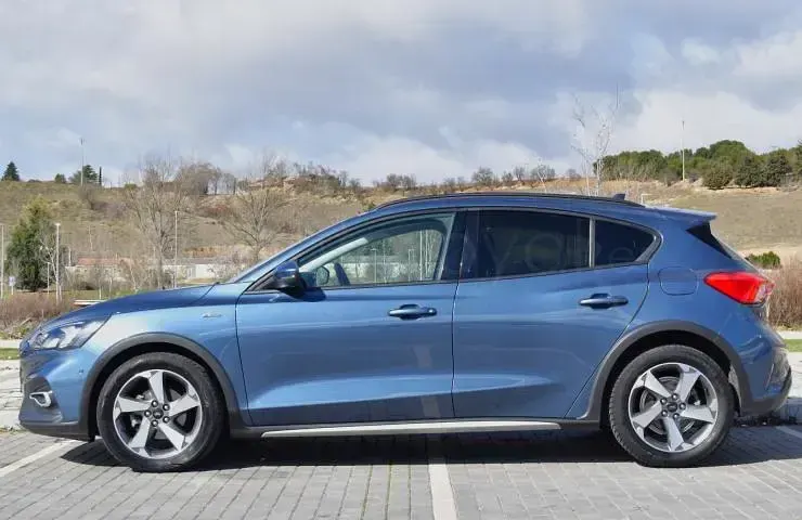 Usado Ford Focus Active X 125 CV (91 kW) 2021 Azul