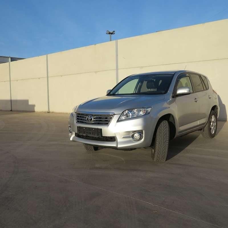 Usado Toyota RAV4 Executive 150 CV (110 kW) 2011 Plateado SUV