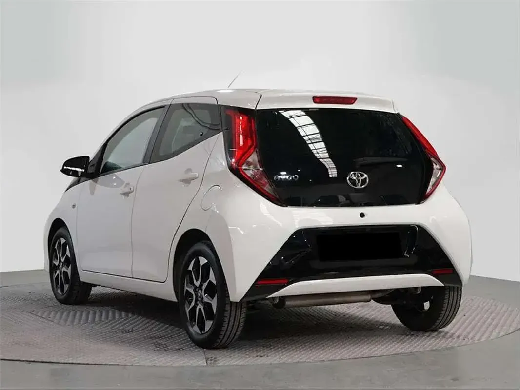 Usado Toyota Aygo X-play 72 CV (52 kW) 2021 Blanco Utilitario
