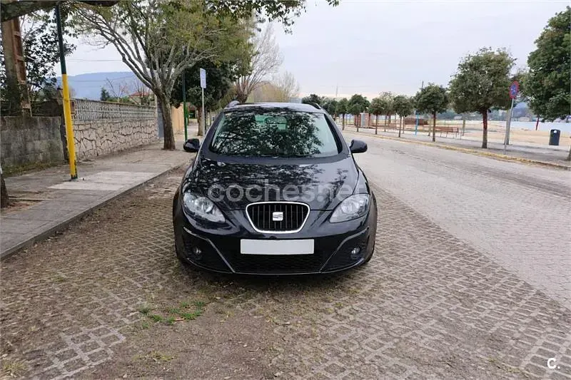 Usado Seat Altea XL I-Tech 105 CV (77 kW) 2014 Negro Monovolumen