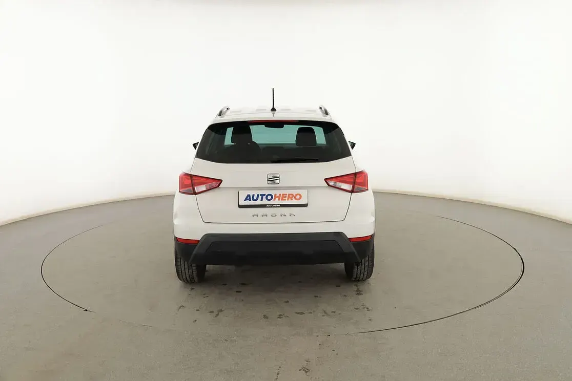 Usado Seat Arona Style 95 CV (69 kW) 2018 Blanco SUV