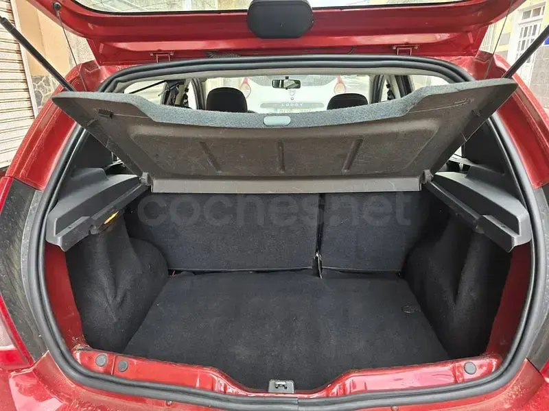Käytetty Dacia Sandero Stepway 90 HP (66 kW) 2012 Punainen Sedan