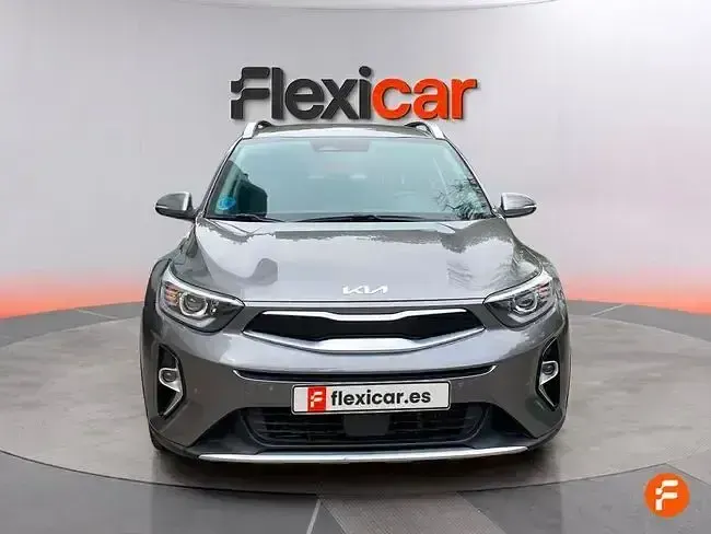 Usado Kia Stonic 100 CV (73 kW) 2024 Gris SUV