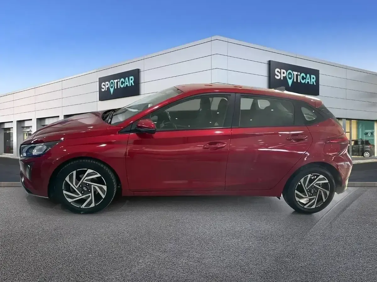 Usado Hyundai i20 100 CV (73 kW) 2024 Rojo Utilitario
